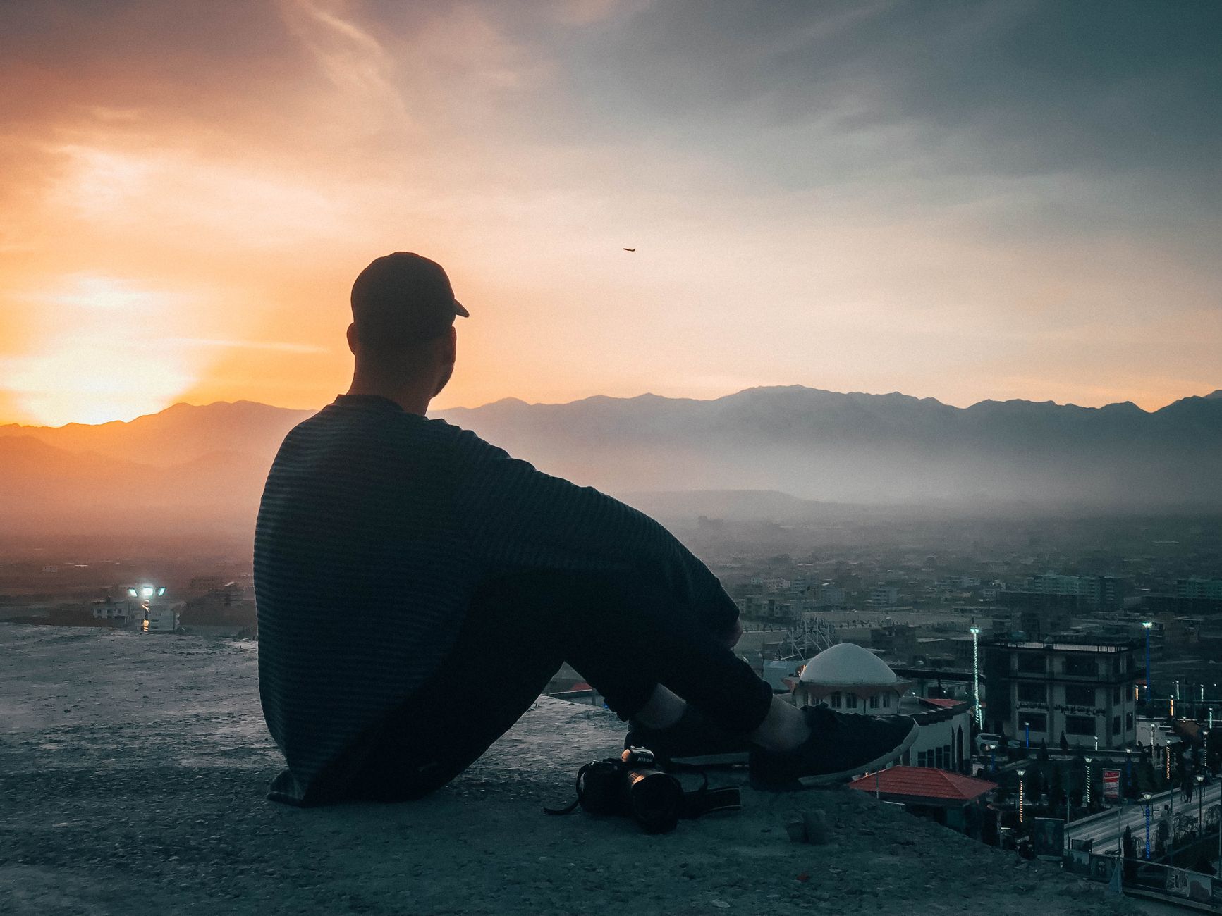 Edonismo vs Eudaimonia: Piacere o Significato per il Benessere